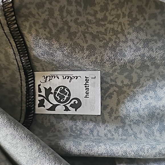 Eden Ruth Tank (L) - Picture 6 of 7